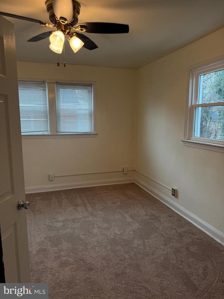 2211 32nd Pl Se - Photo 7 of 17