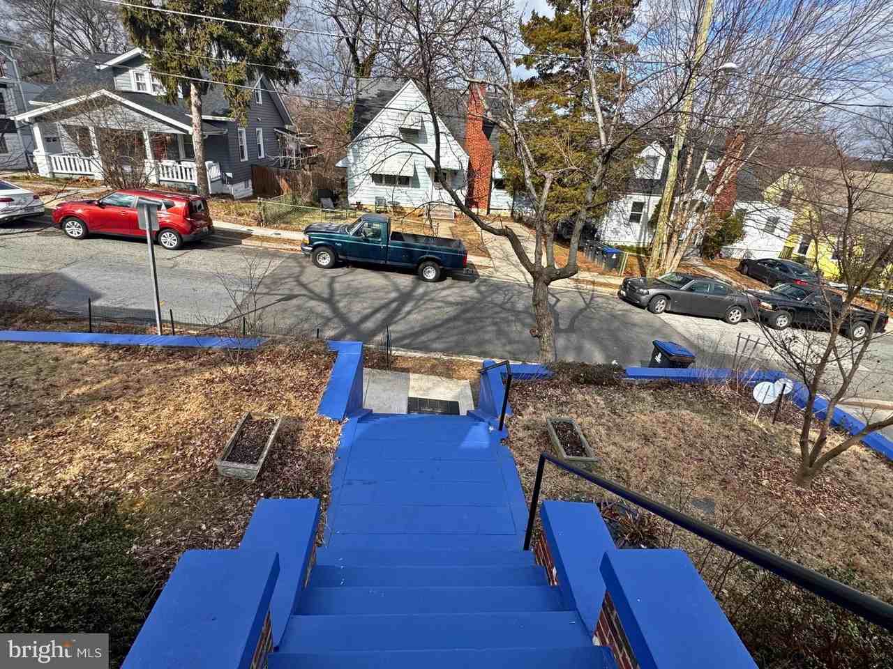 3211 Varnum St - Photo 5 of 39