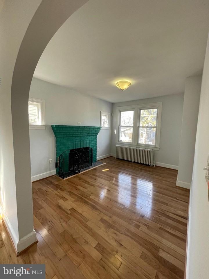 3211 Varnum St - Photo 7 of 39