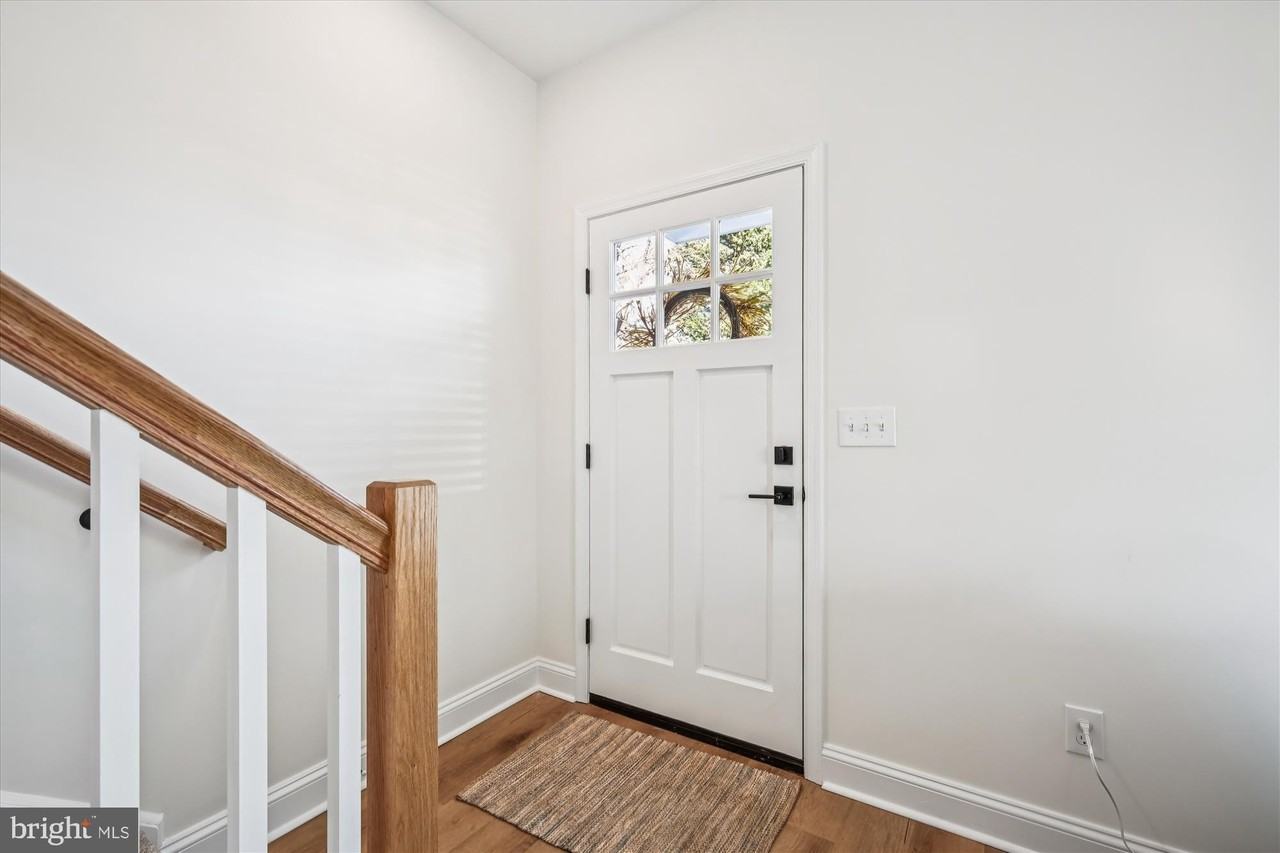607B North St - Photo 5 of 34