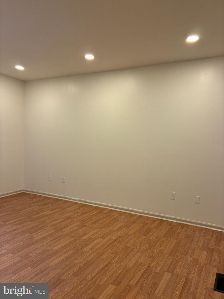 46 Reading Ave - Photo 3 of 23