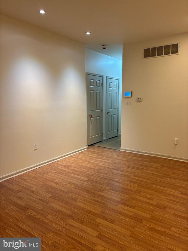 46 Reading Ave - Photo 4 of 23