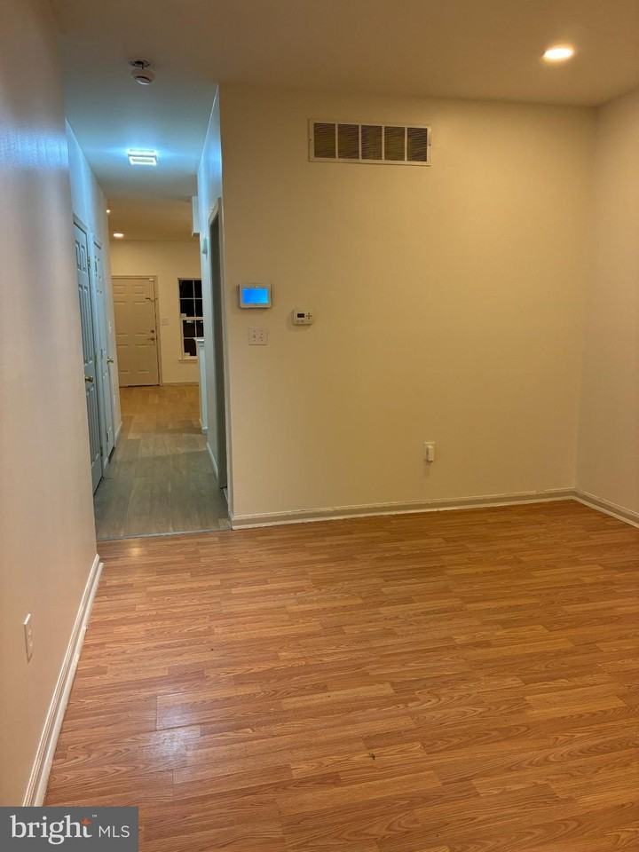 46 Reading Ave - Photo 5 of 23