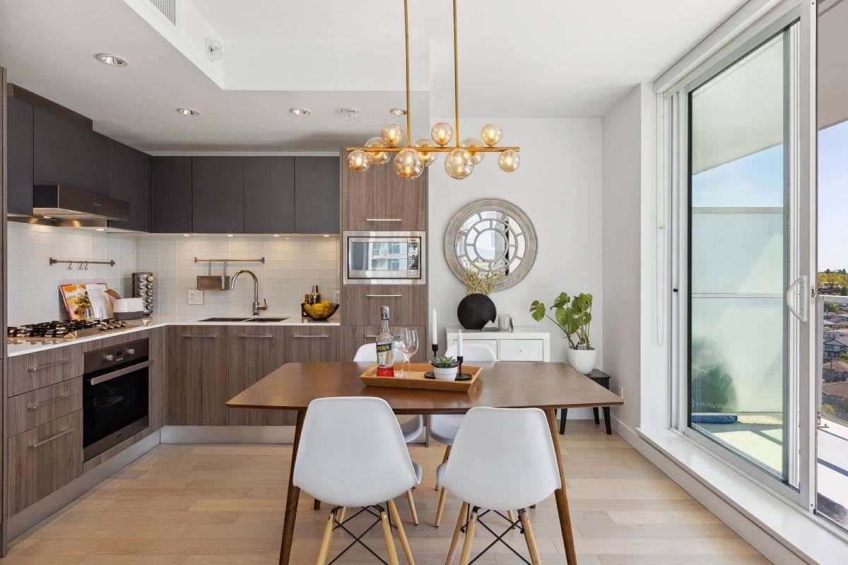 Kingsway & Gladstone St #1610 - Photo 3 of 24