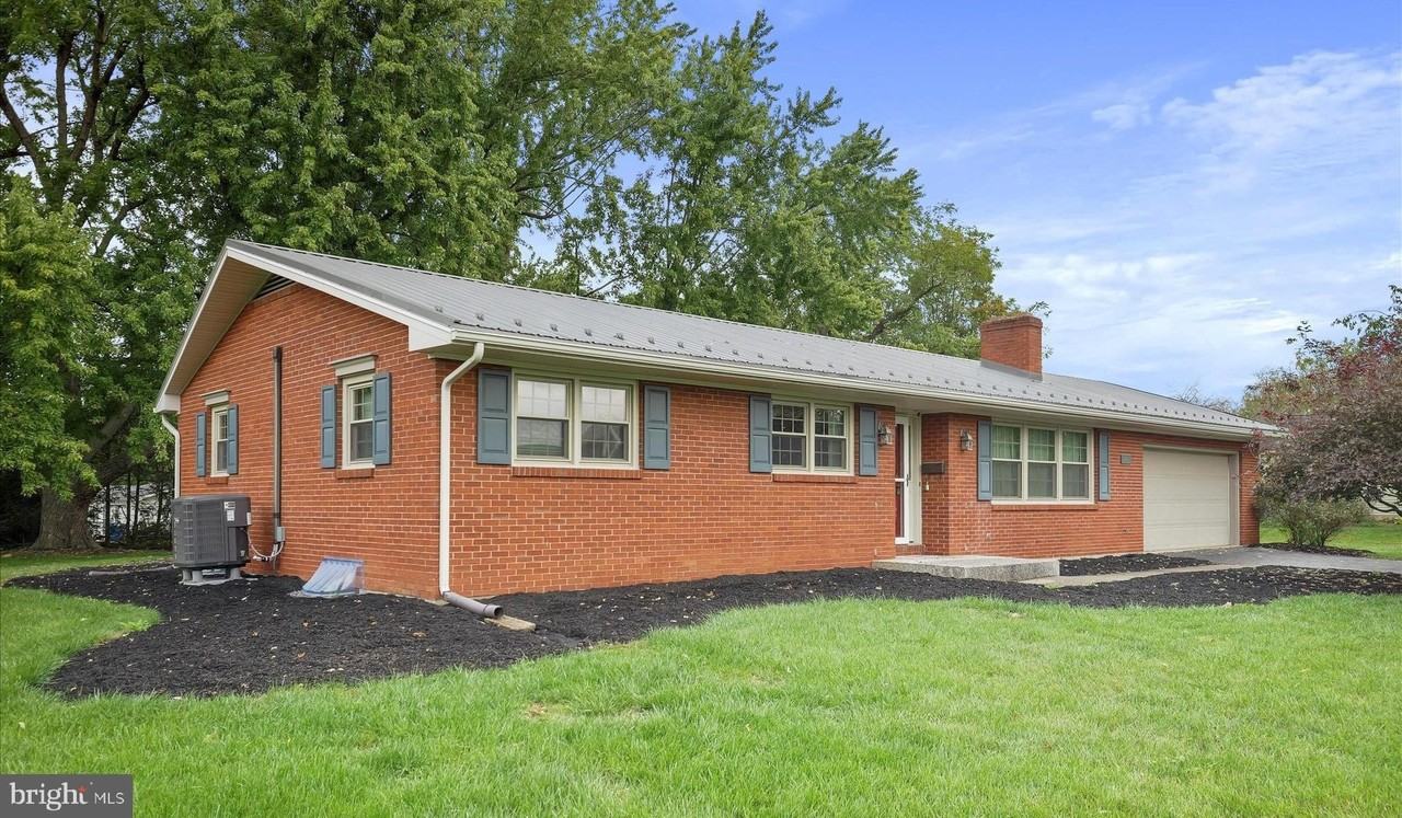 560 Meadowview Cir - Photo 2 of 34