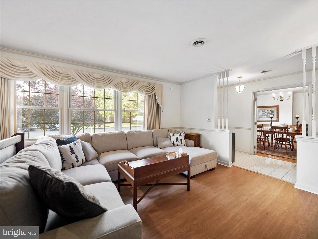 560 Meadowview Cir - Photo 4 of 34