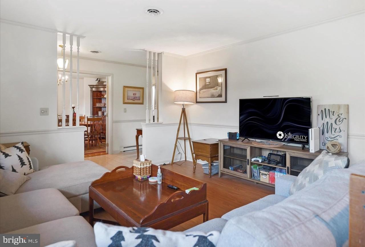 560 Meadowview Cir - Photo 5 of 34