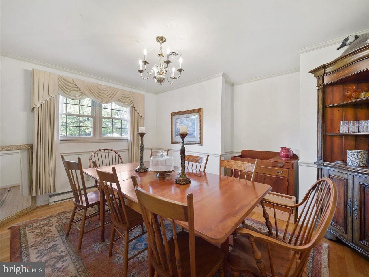 560 Meadowview Cir - Photo 6 of 34