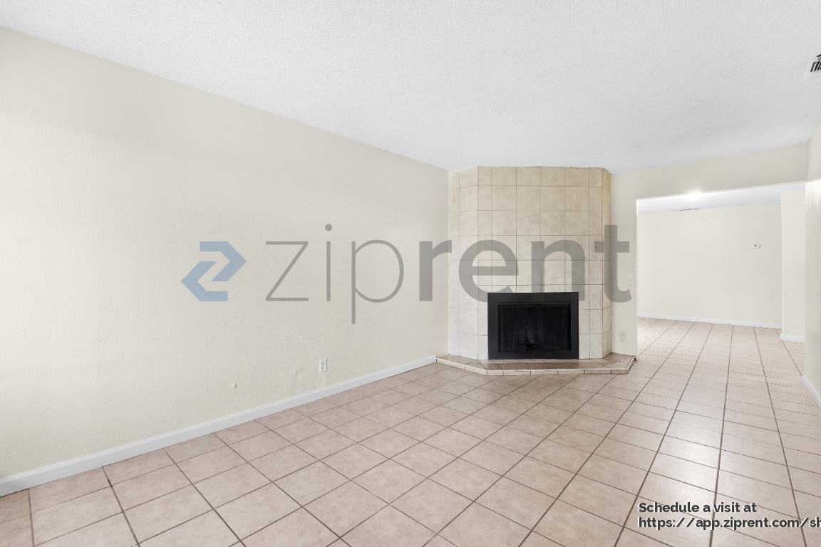 7918 68th Ave #7920 - Photo 4 of 14