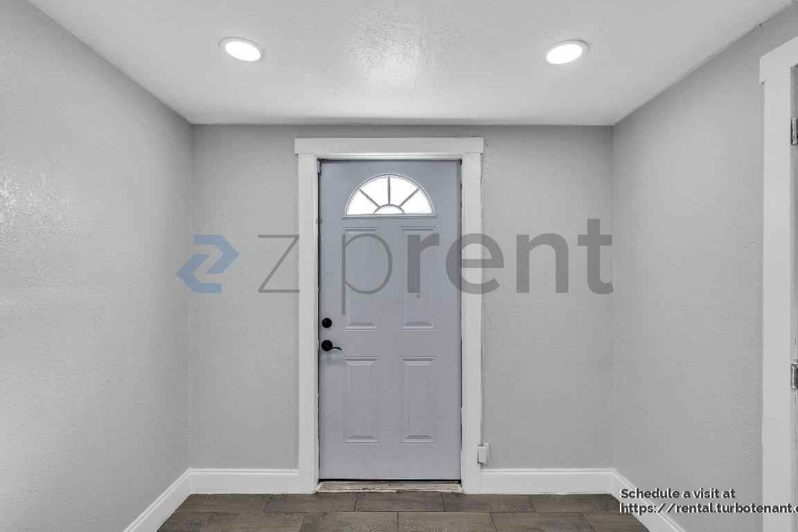 9402 N 16th St - Photo 2 of 16