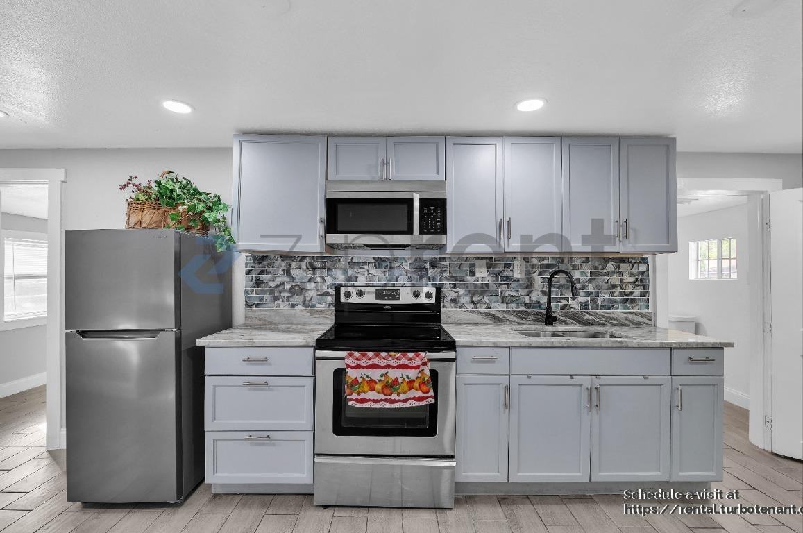 9402 N 16th St - Photo 5 of 16