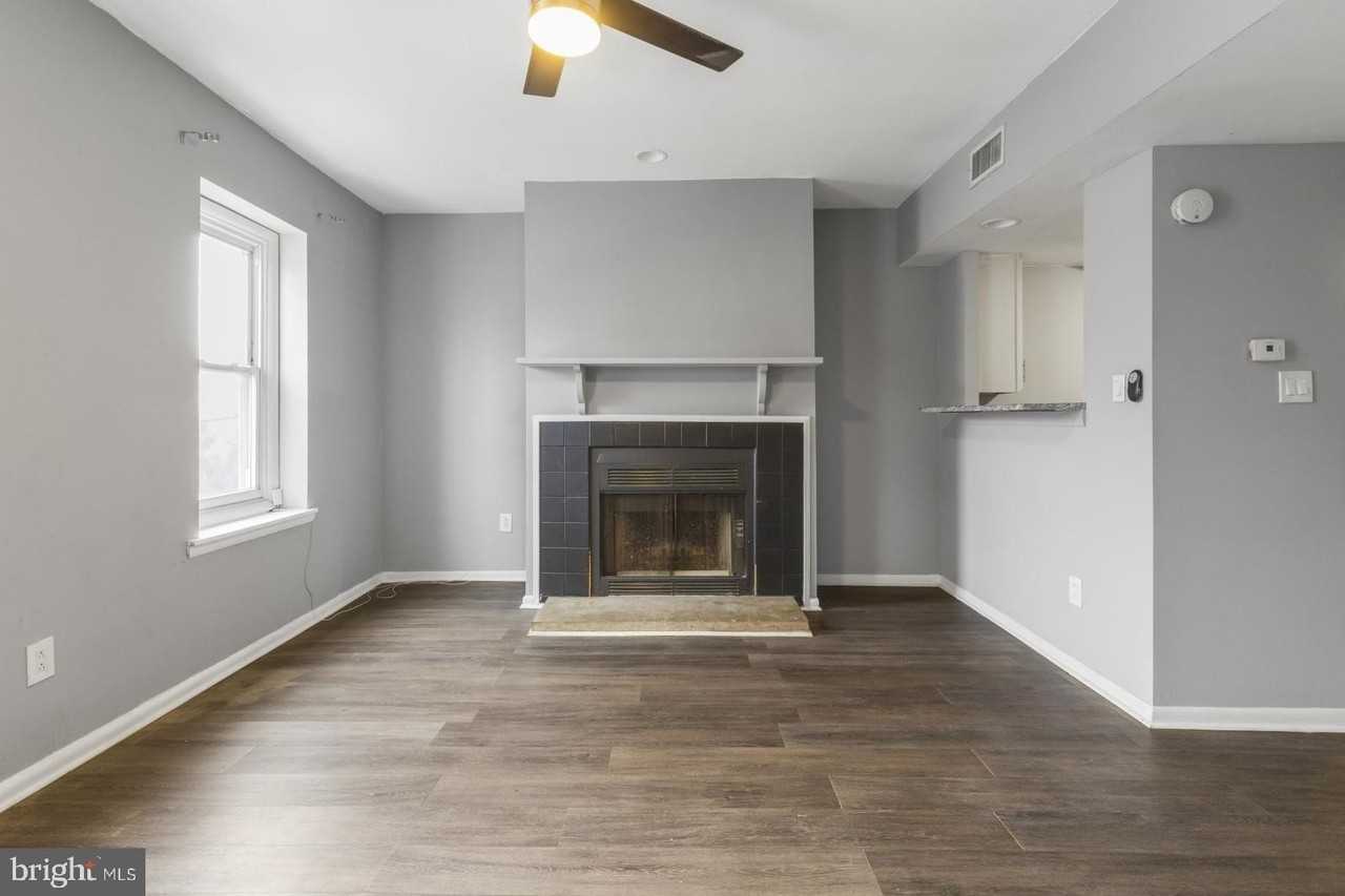 160 Richmond St Apt 3 #3 - Photo 3 of 25