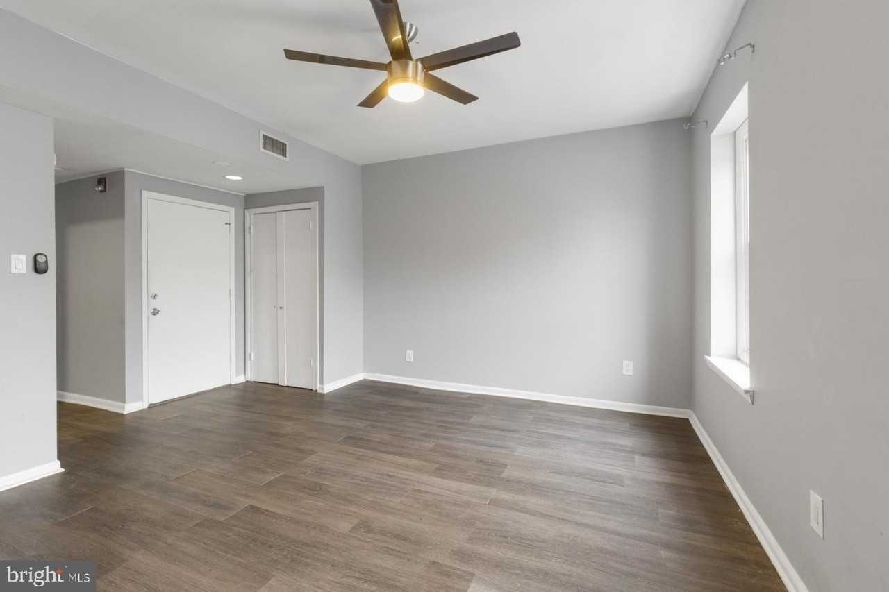 160 Richmond St Apt 3 #3 - Photo 5 of 25