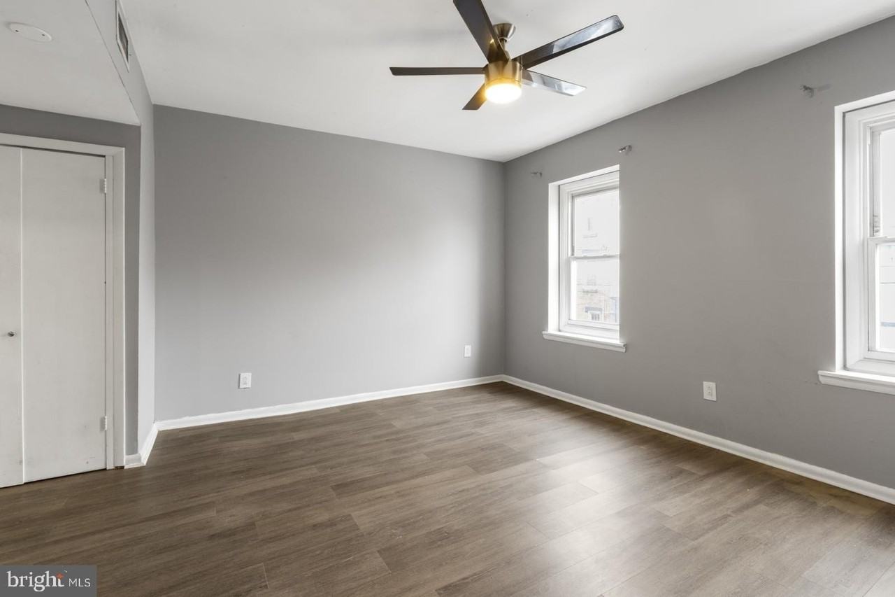 160 Richmond St Apt 3 #3 - Photo 6 of 25