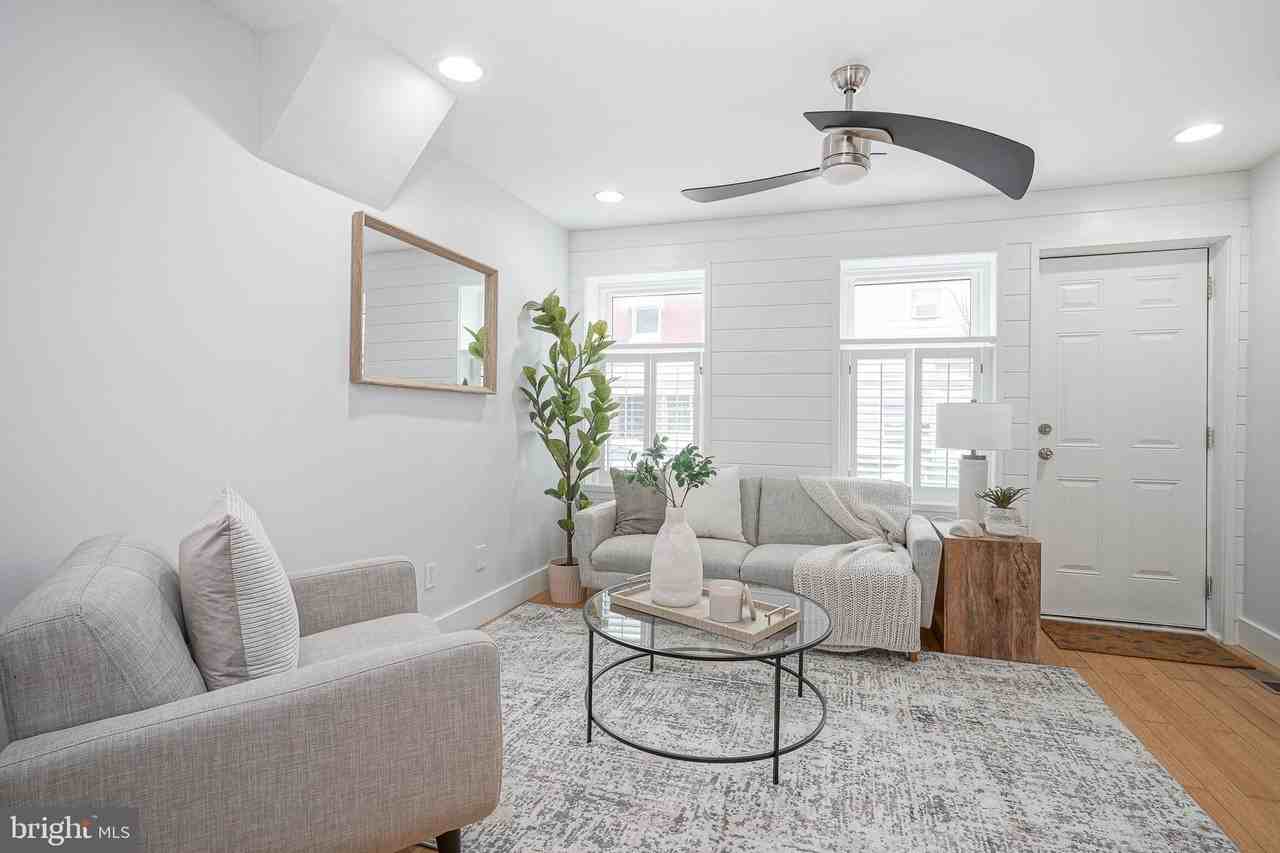 2111 Manton St - Photo 3 of 37