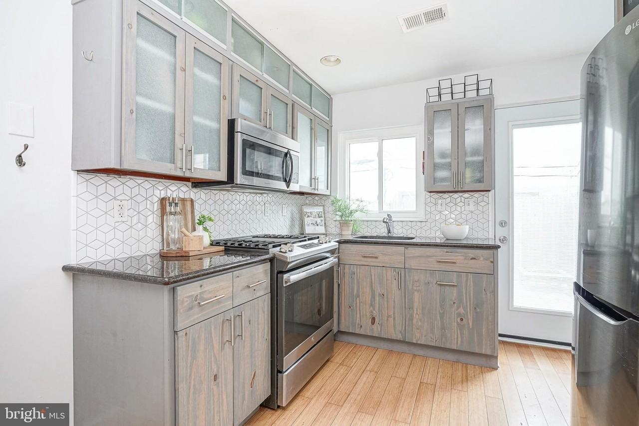 2111 Manton St - Photo 7 of 37