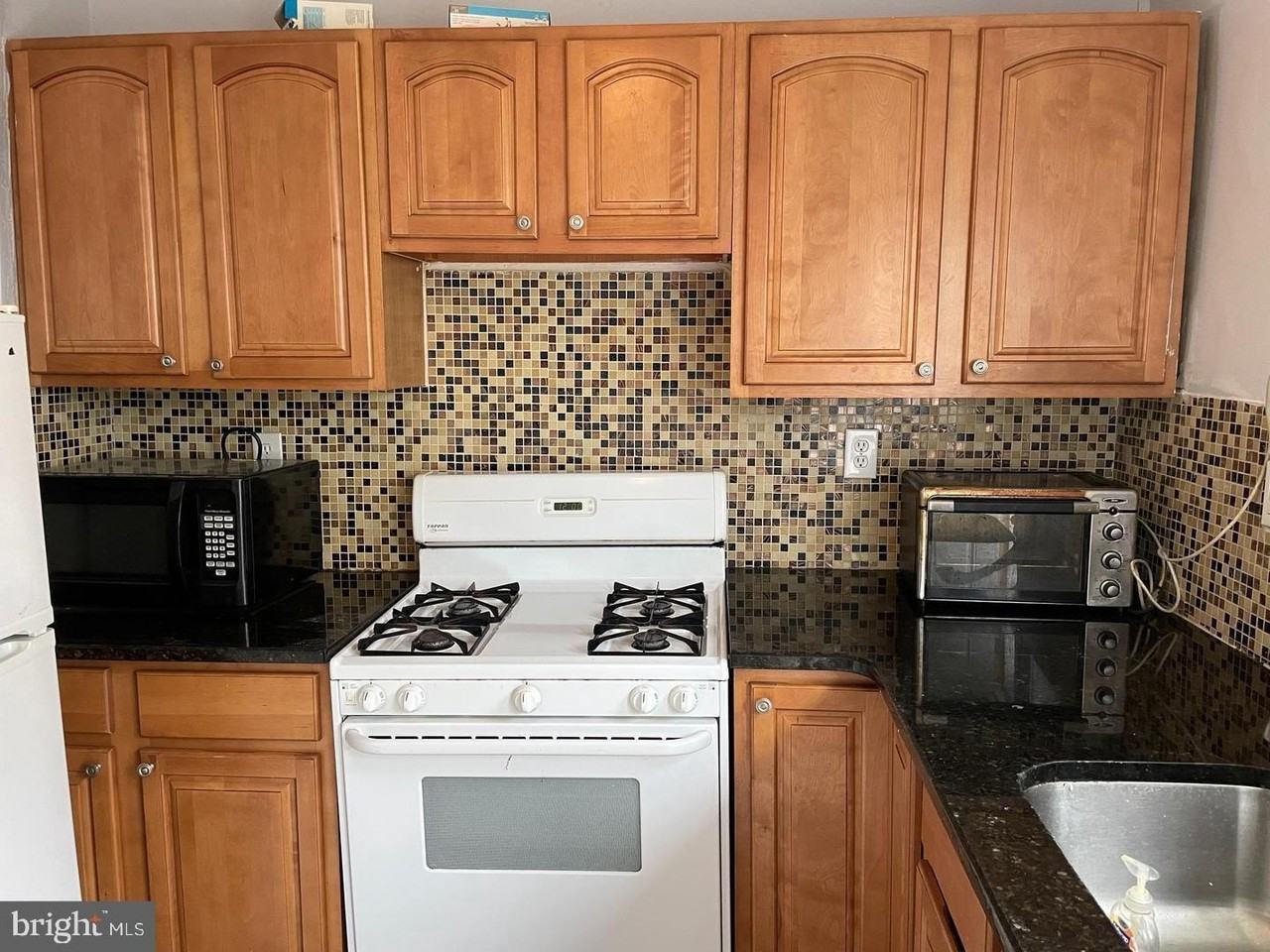 2509 E Monmouth St - Photo 2 of 28