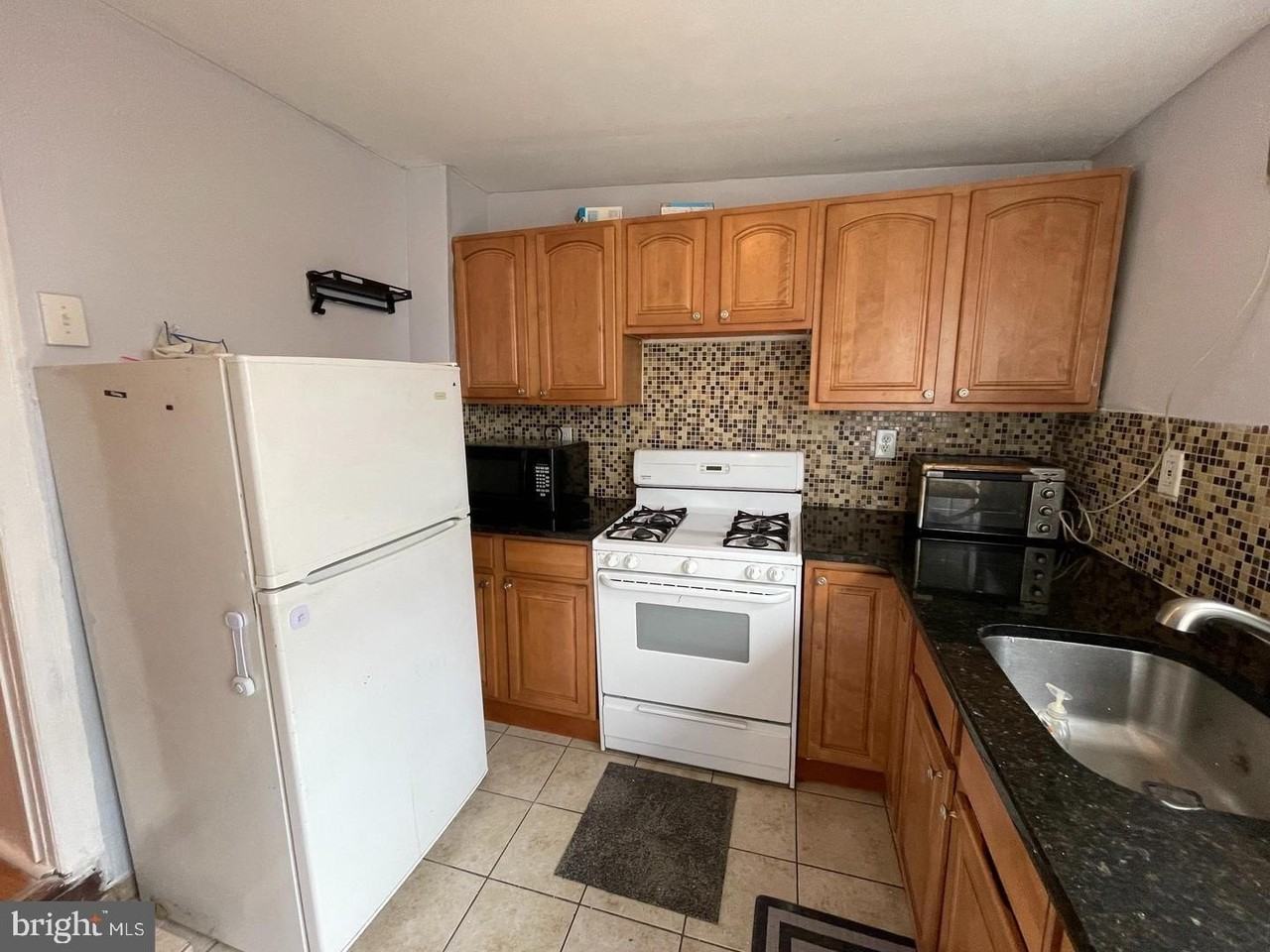 2509 E Monmouth St - Photo 3 of 28