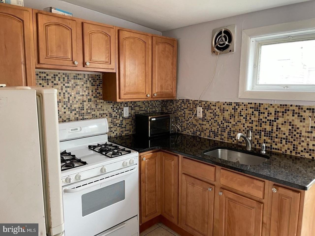 2509 E Monmouth St - Photo 6 of 28