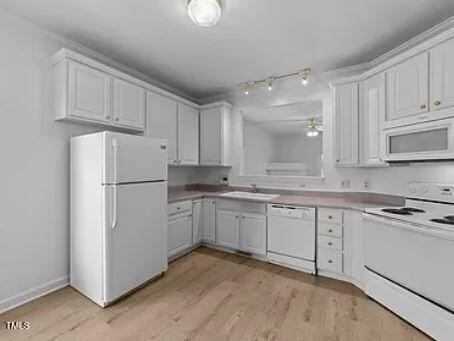 1928 Castle Pines Dr - Photo 6 of 21