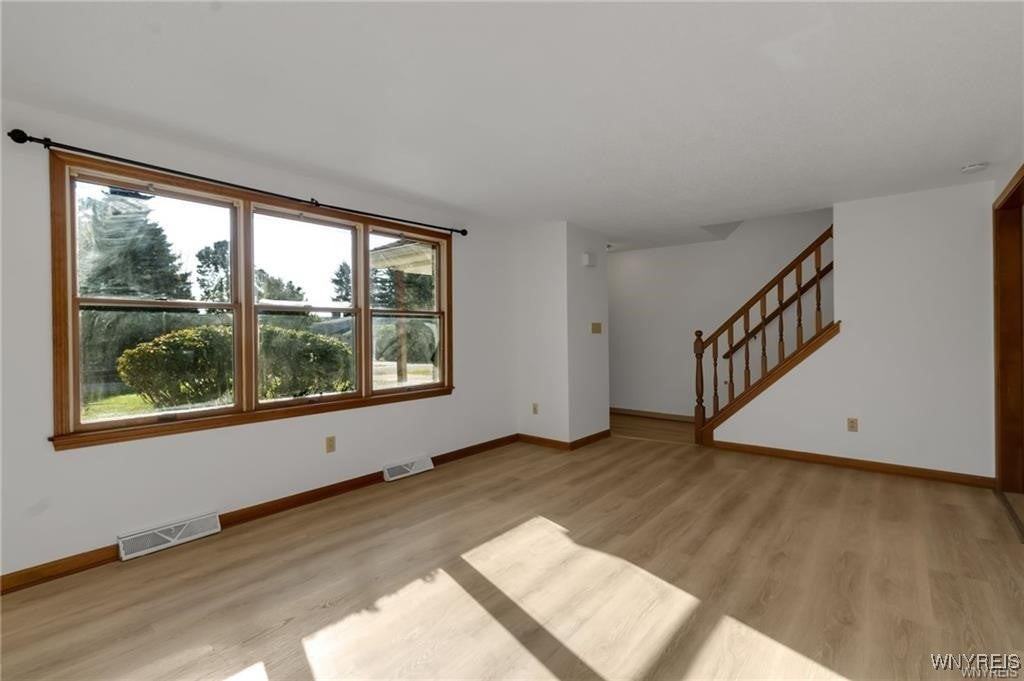 276 Tennyson Ter - Photo 2 of 27