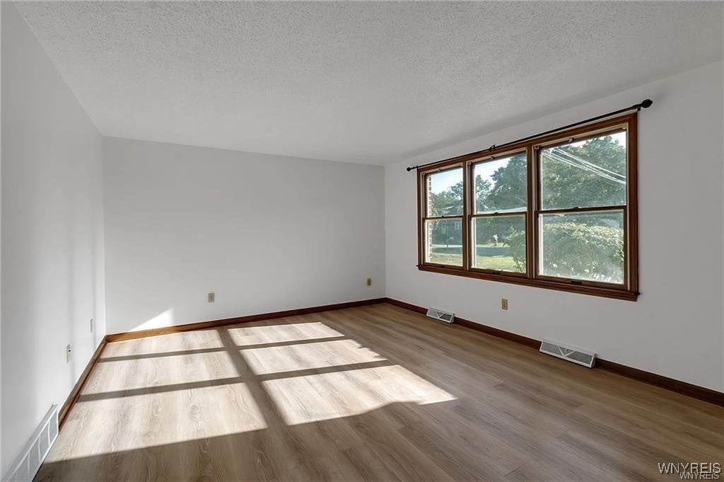 276 Tennyson Ter - Photo 3 of 27