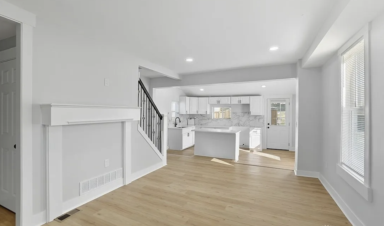 1531 Chapel St #1 - Photo 6 of 32