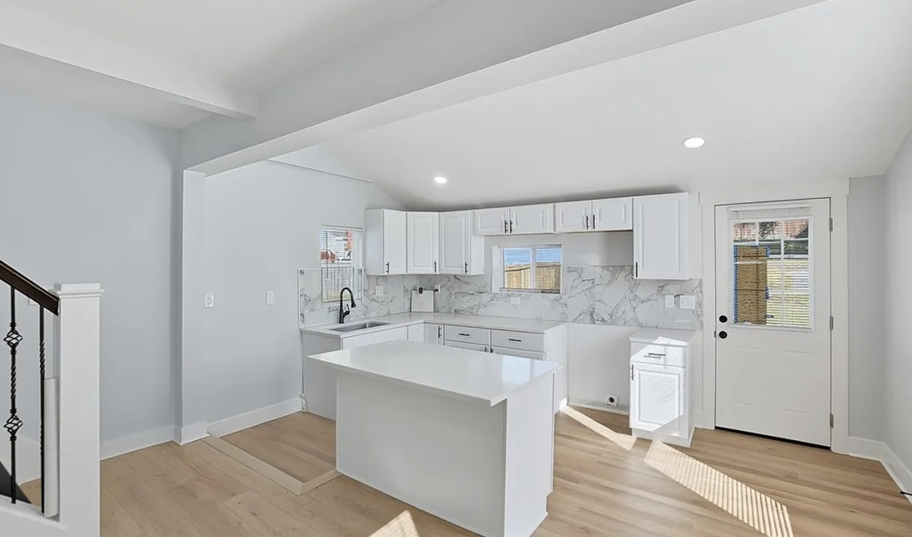 1531 Chapel St #1 - Photo 7 of 32