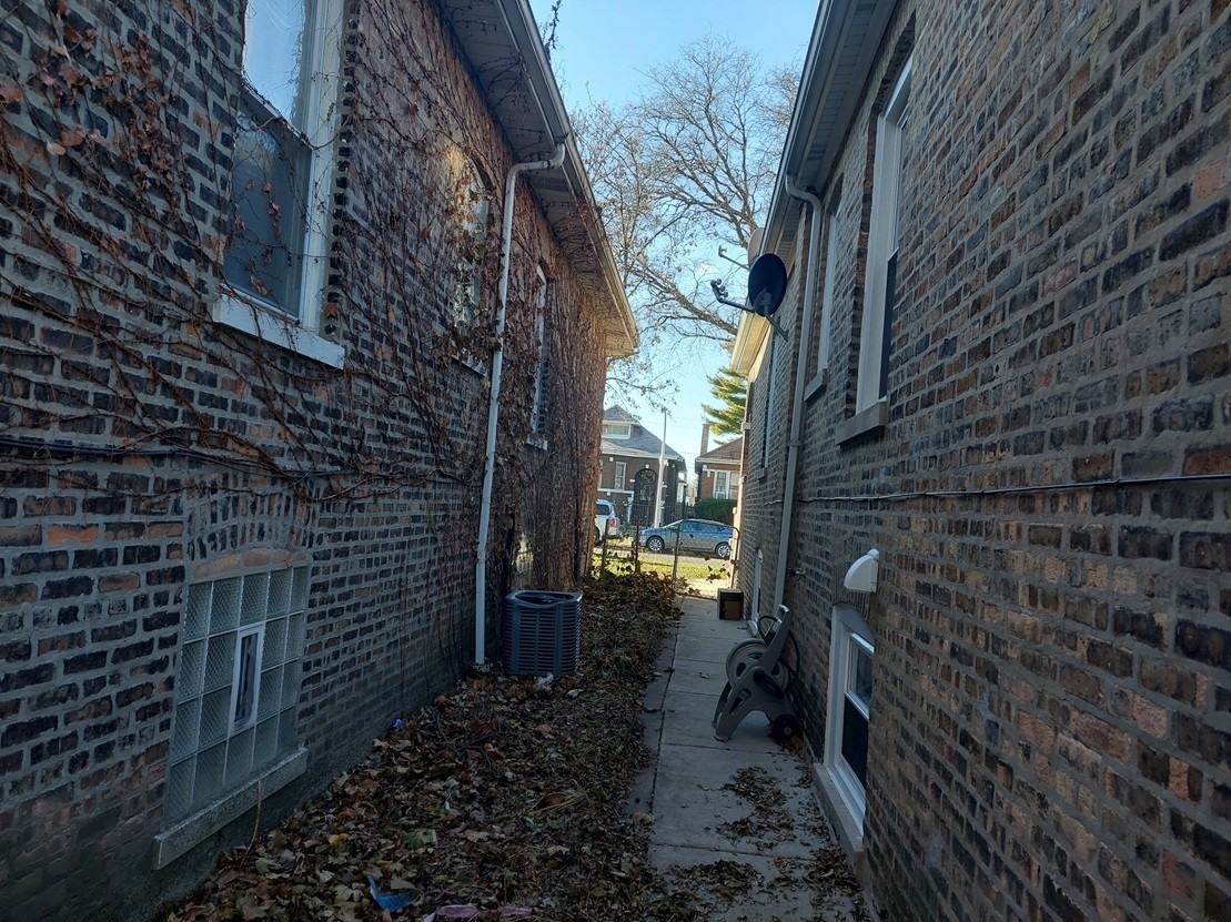 7541 S Honore St ##Gdn - Photo 2 of 21