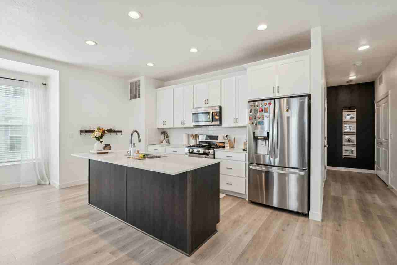 11632 S Skyward Rd - Photo 3 of 26