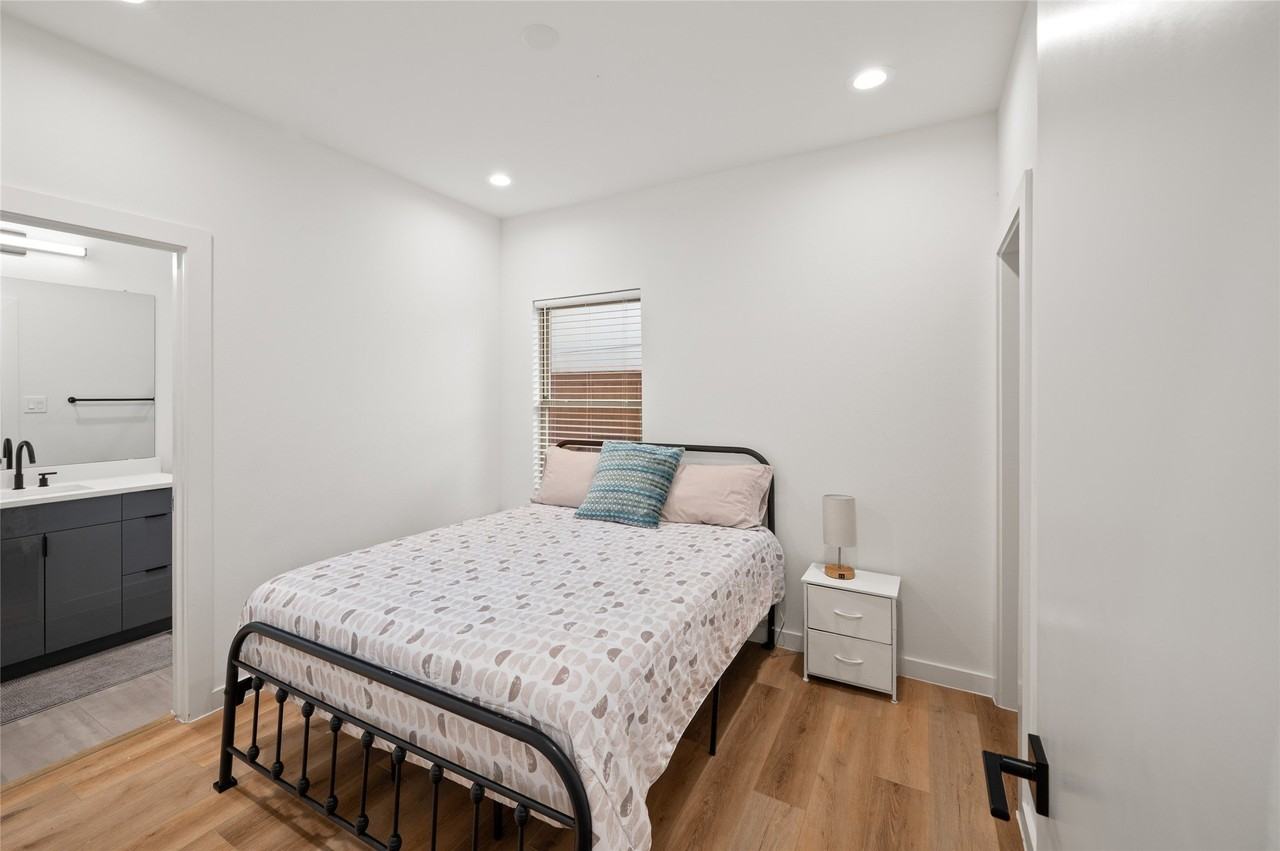 6742 Peerless St #B - Photo 7 of 30