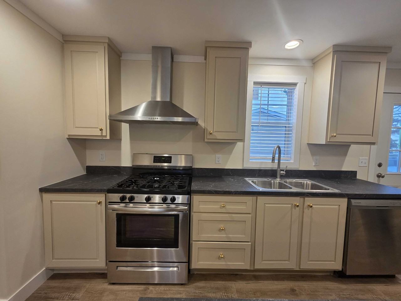 3644 Chestnut St #902 - Photo 5 of 34