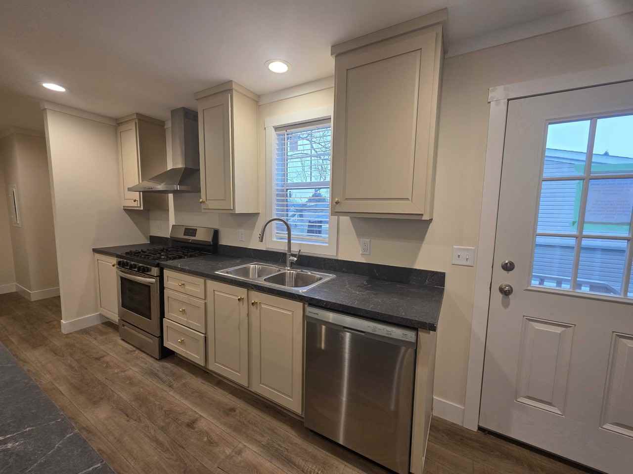 3644 Chestnut St #902 - Photo 6 of 34