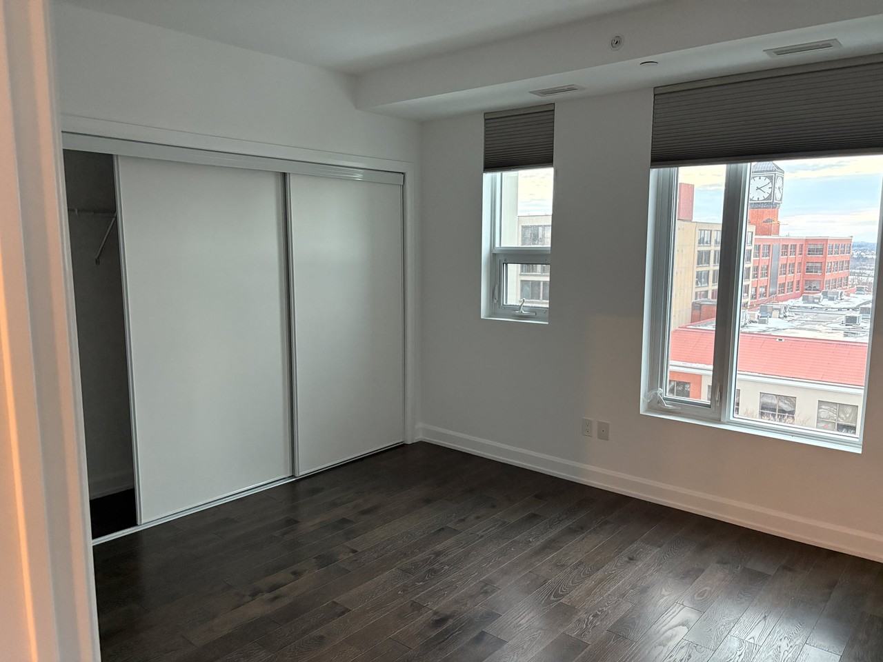 398 195-710 Hunter Street East - 710 #710 - Photo 2 of 10