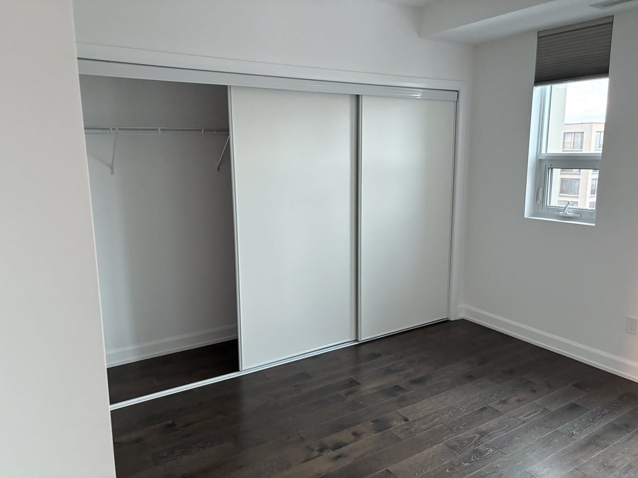 398 195-710 Hunter Street East - 710 #710 - Photo 3 of 10