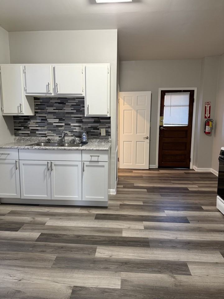 310 1/2 Western Ave #2 - Photo 3 of 15