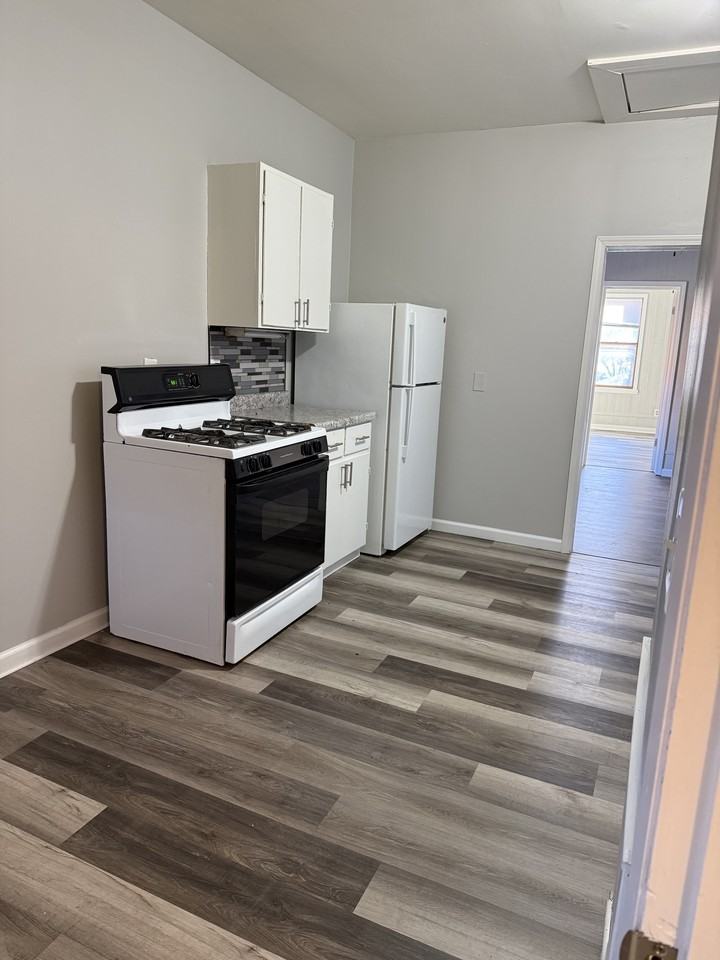 310 1/2 Western Ave #2 - Photo 4 of 15