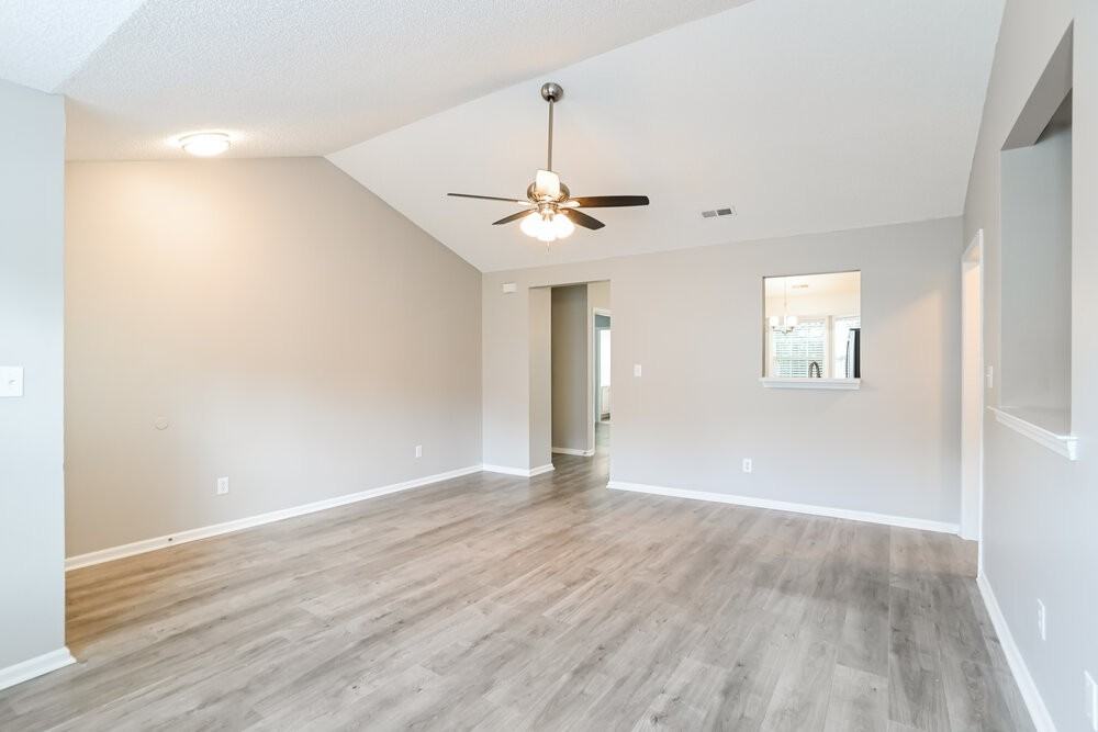 3112 Queensdale Dr - Photo 4 of 16