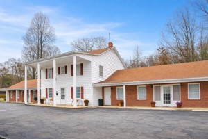 featured image of 671 E Court St #14