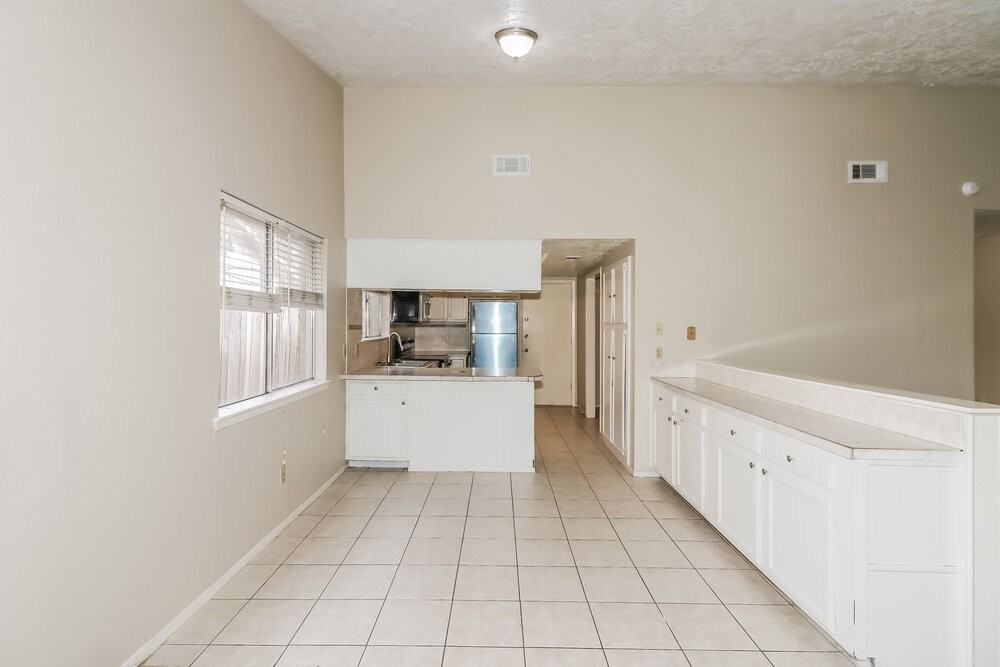 8419 Old Meadow Ln - Photo 6 of 16