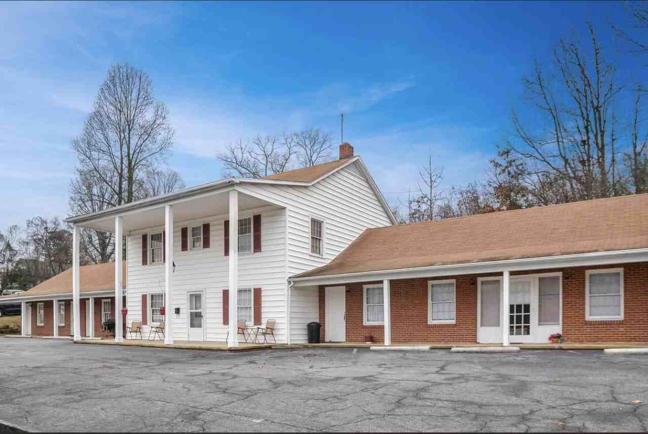 671 E Court St #11
