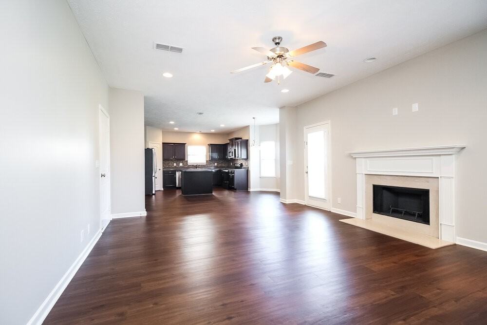 3322 Cotswold Ln - Photo 4 of 17