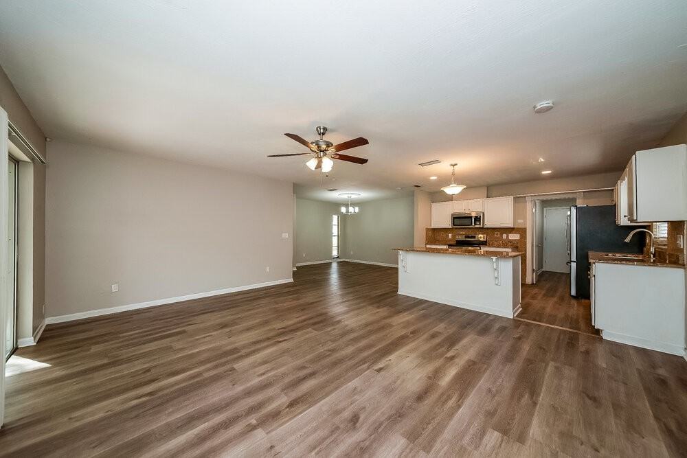 3910 Briarlake Dr - Photo 4 of 16