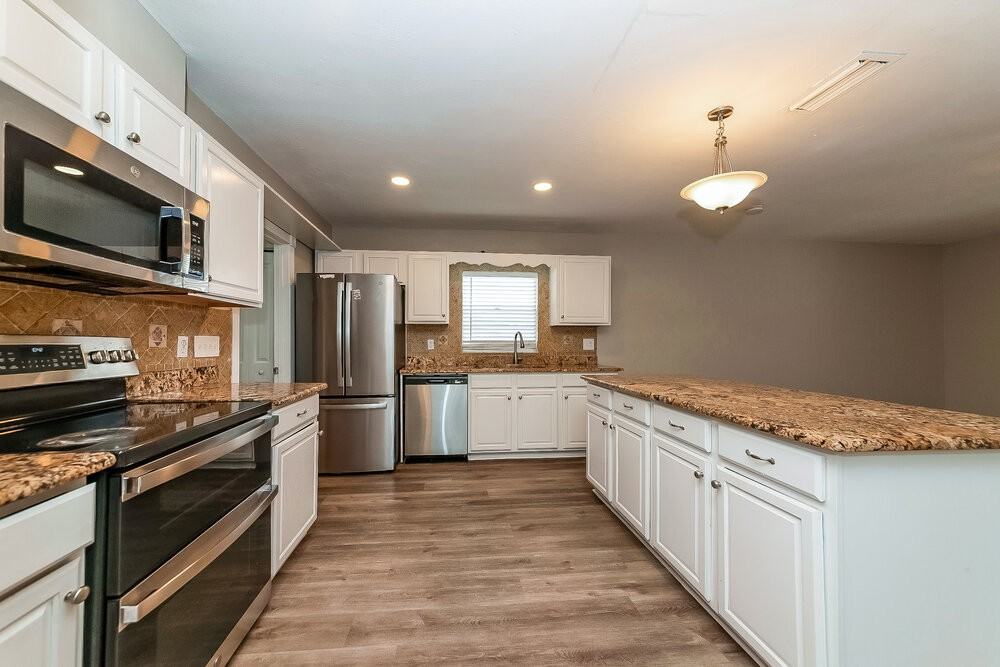 3910 Briarlake Dr - Photo 7 of 16