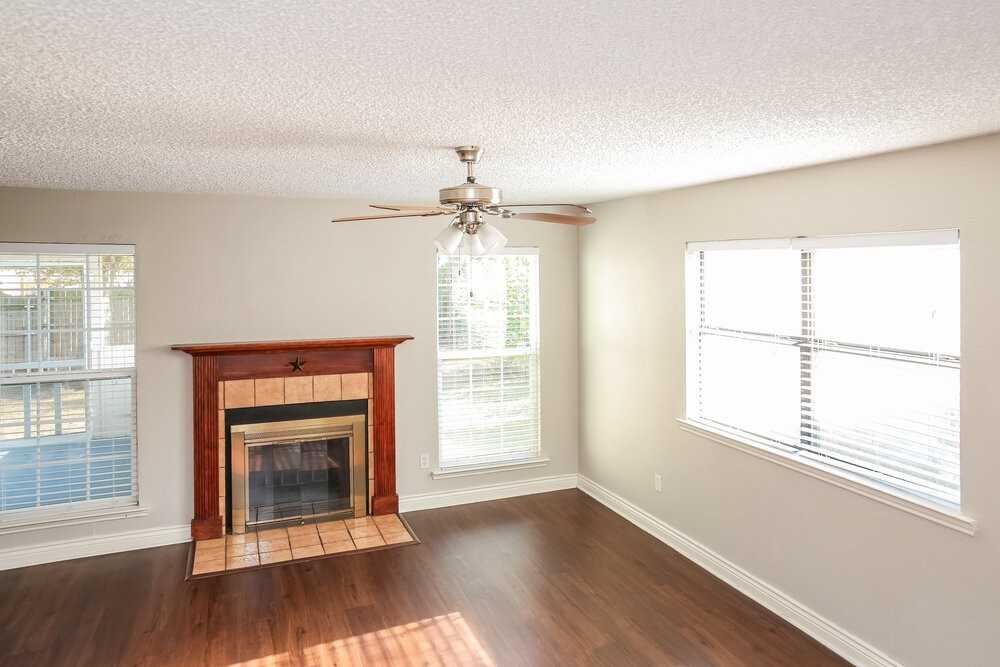 1521 Lincolnshire Way - Photo 5 of 17