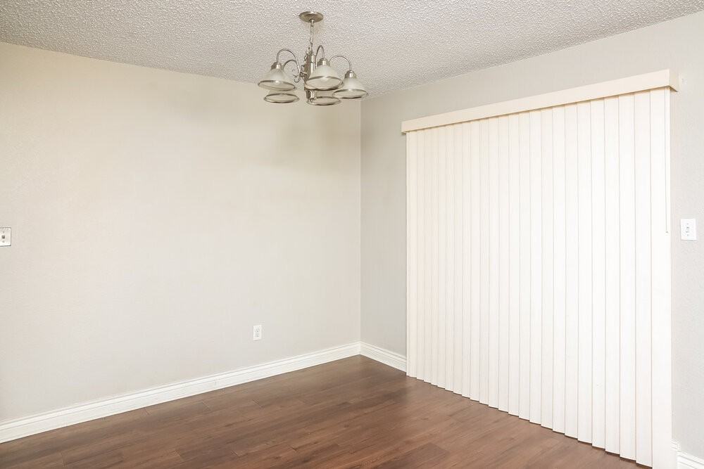 1521 Lincolnshire Way - Photo 7 of 17