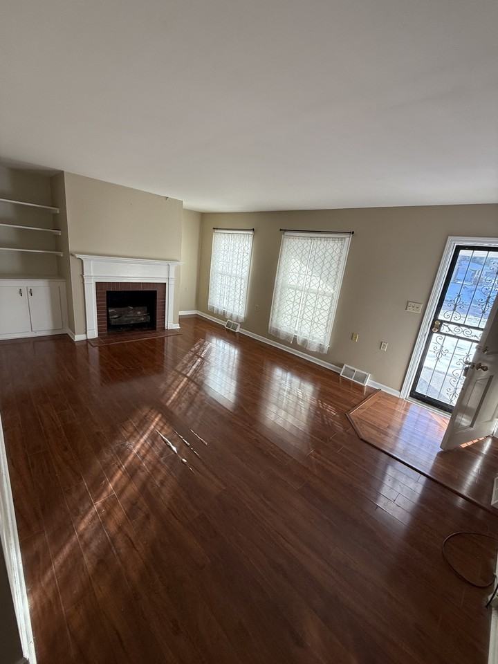 305 S Lincoln Blvd #1 - Photo 2 of 11