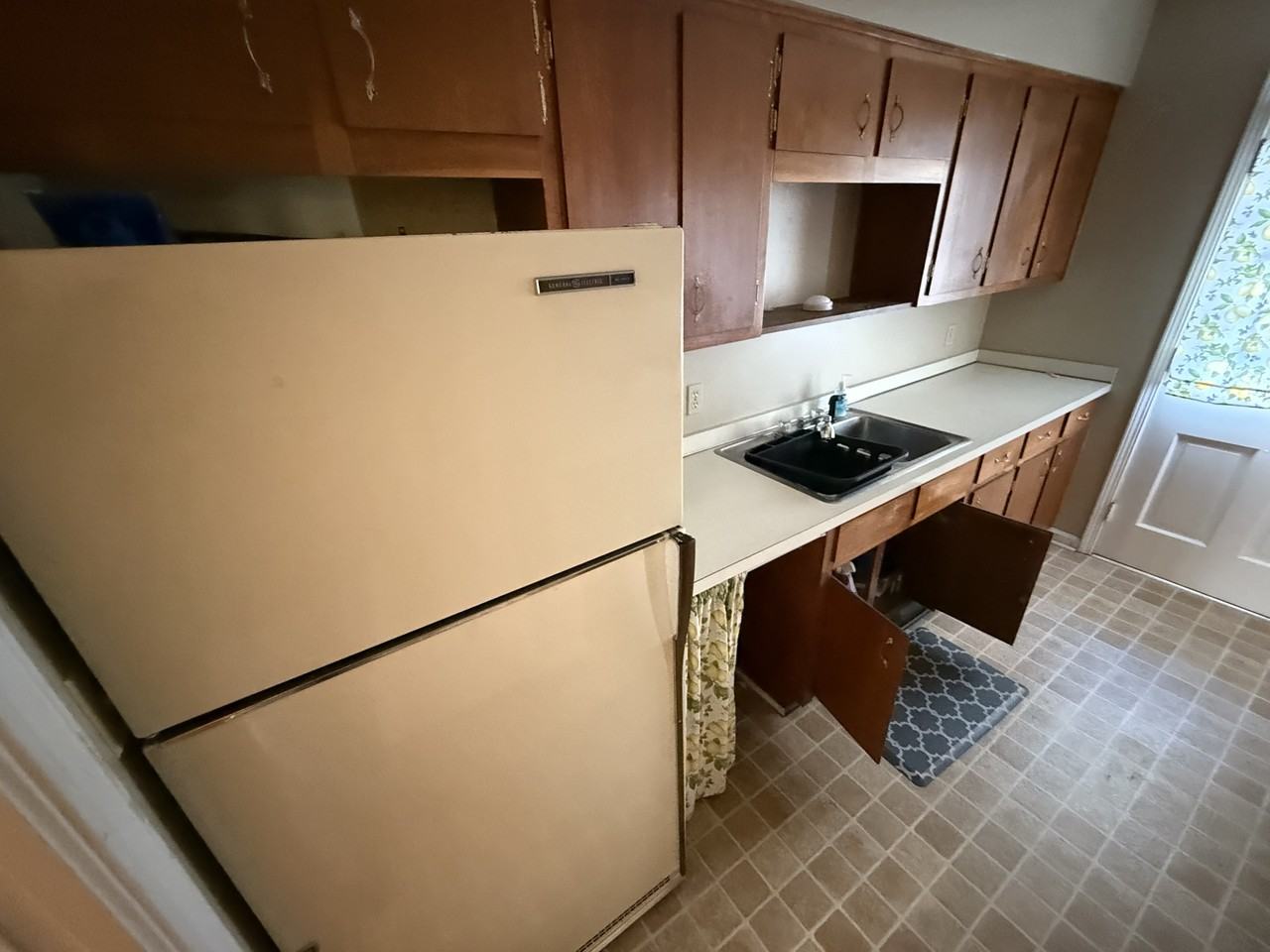 305 S Lincoln Blvd #1 - Photo 4 of 11