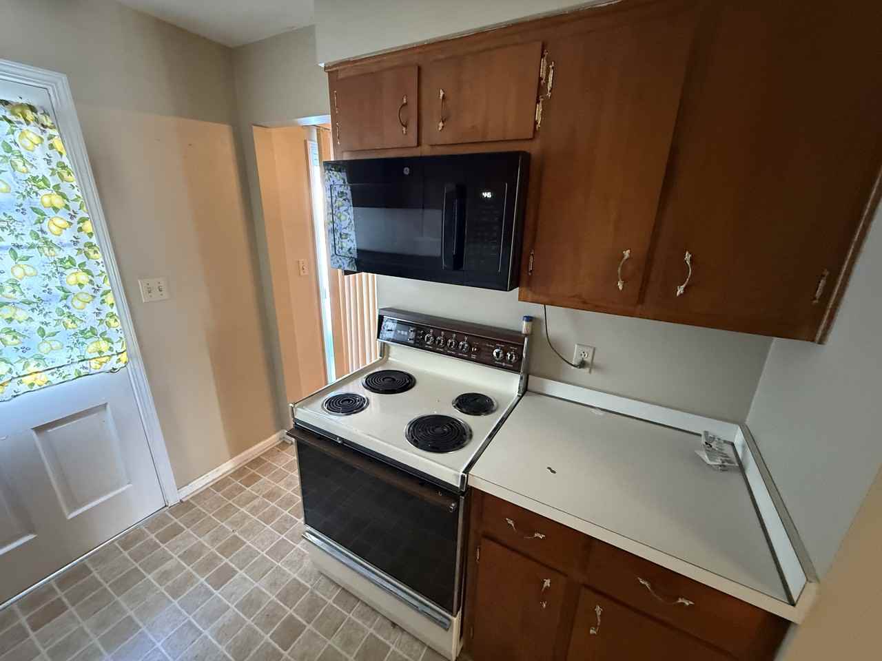 305 S Lincoln Blvd #1 - Photo 5 of 11