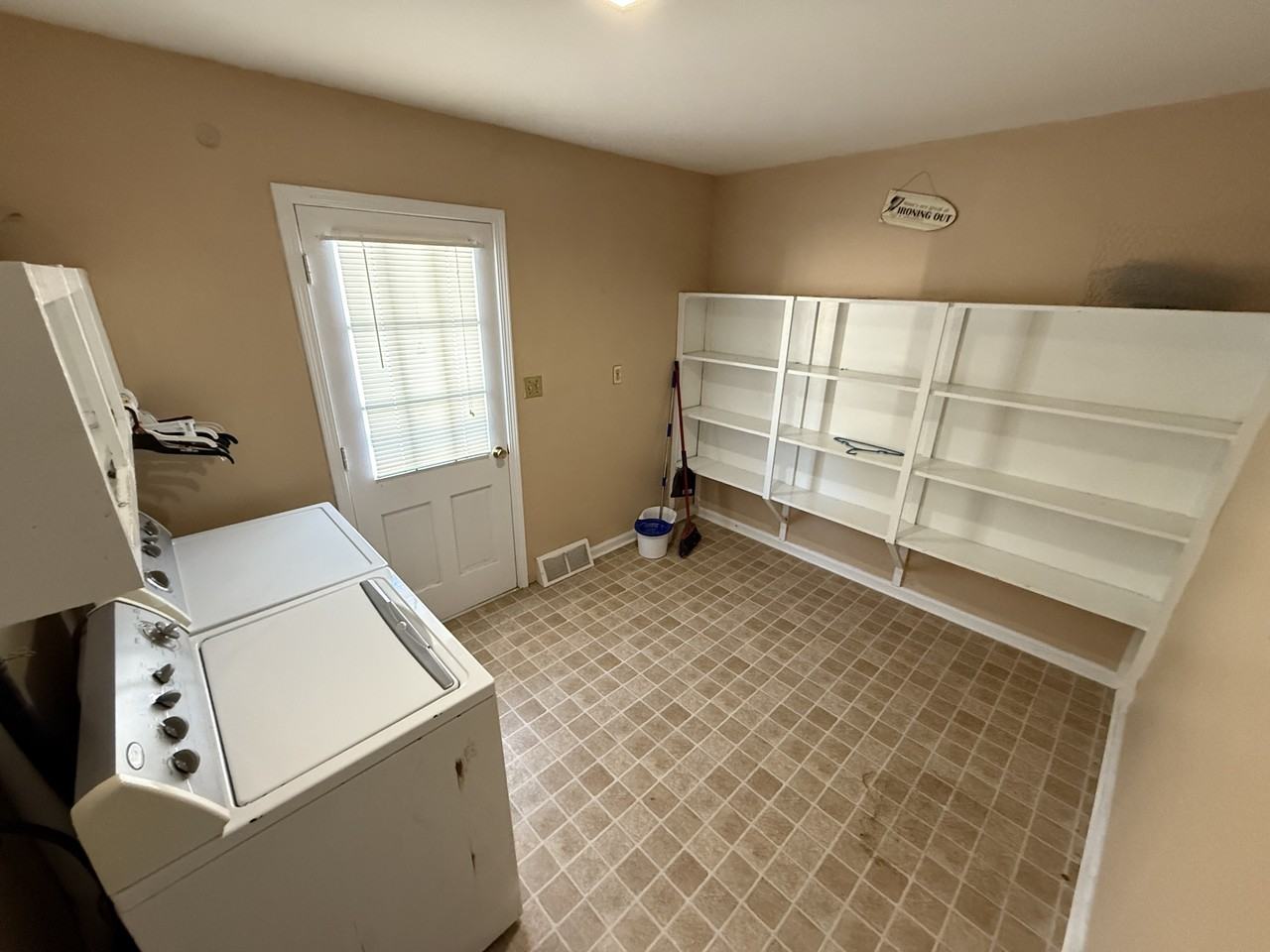 305 S Lincoln Blvd #1 - Photo 7 of 11